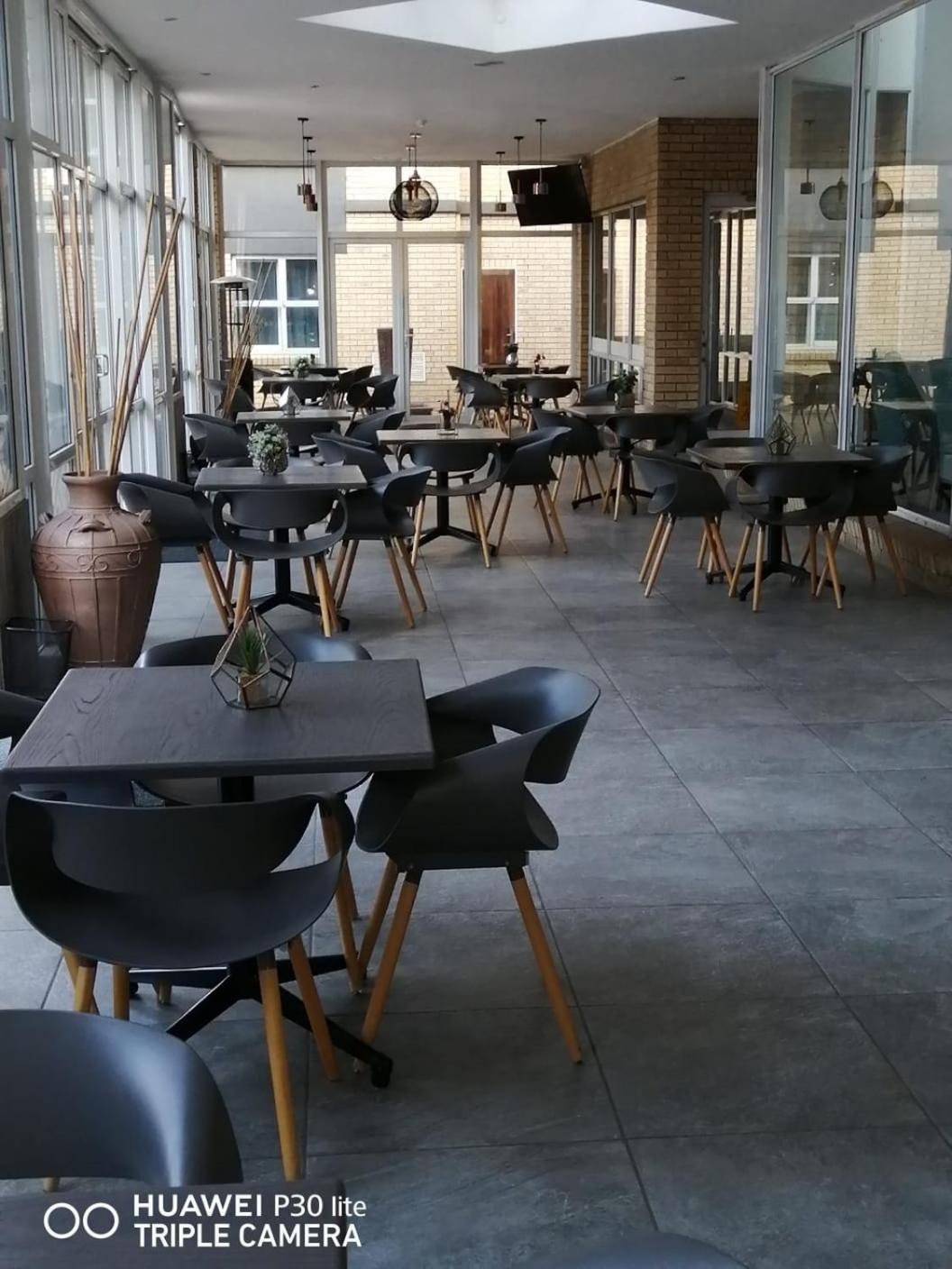 Holiday Inn Johannesburg Airport By Ihg Kempton Park Exterior photo